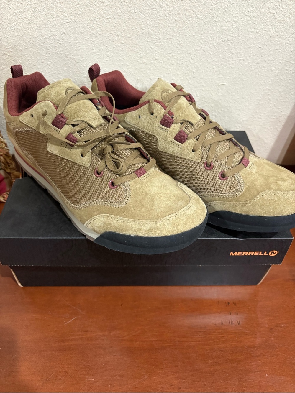 Merrell Men's Sz 12 Tan and Burgundy Sneakers